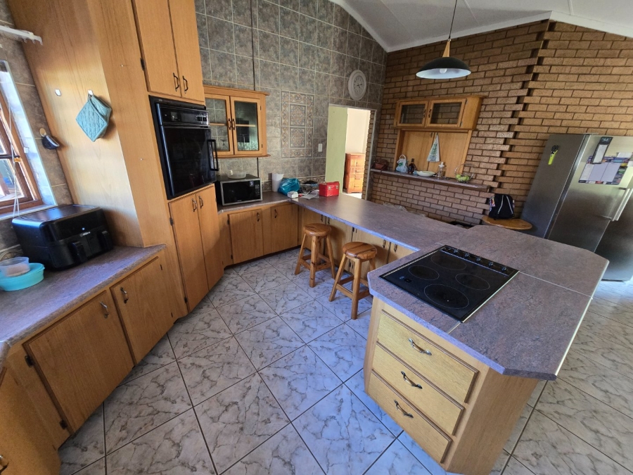 6 Bedroom Property for Sale in Mooivallei Park North West